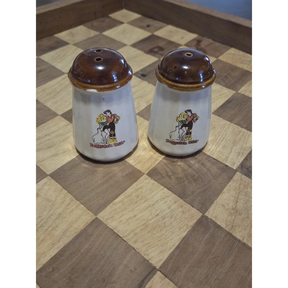 Vintage Dog Patch USA salt and pepper Shakers, Abner And Daisy Mae